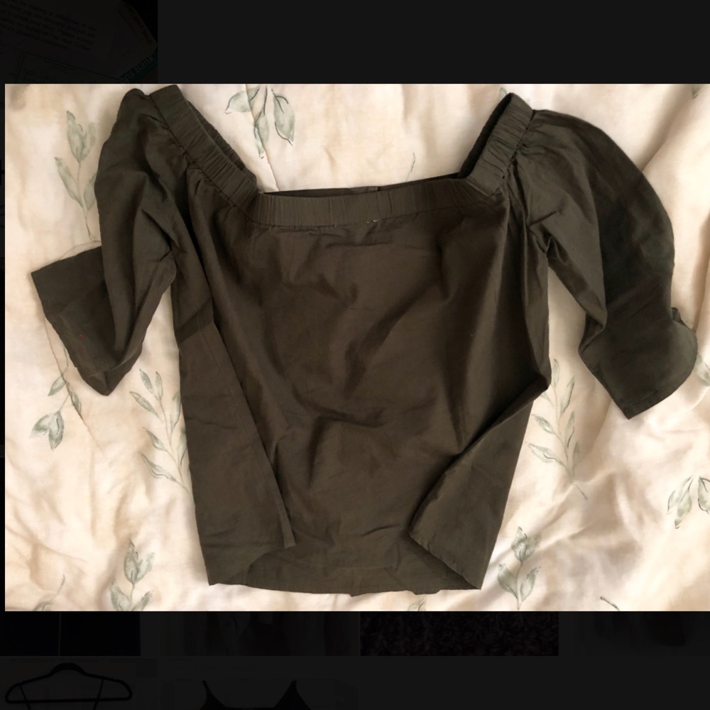 Off-shoulder top - Picture 2 of 3